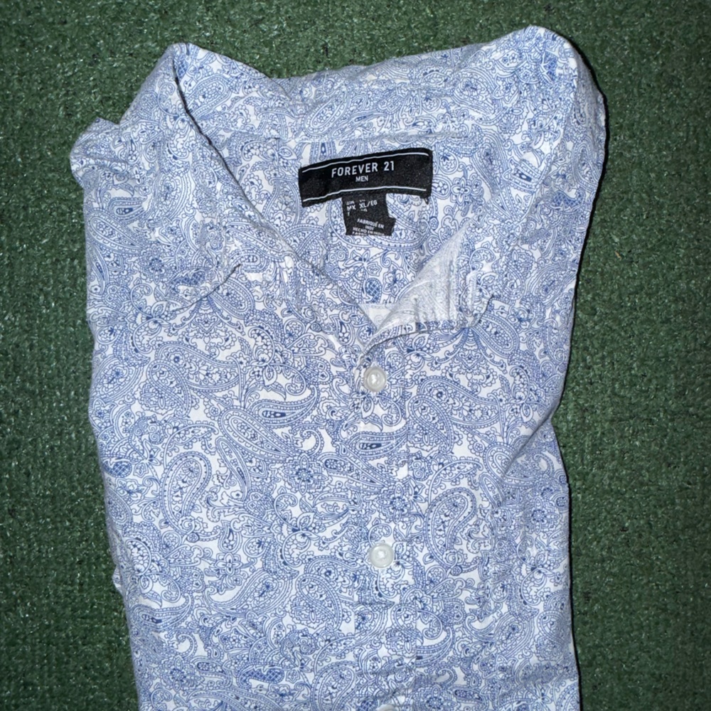 Forever 21 White and Blue Paisley Men's Shirt